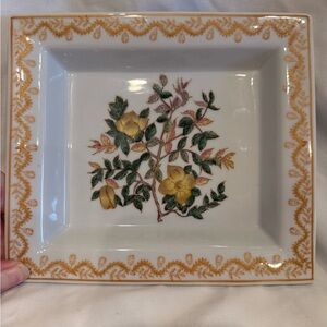 Asiatides Tozai Home Hand-painted Trinket Dish with a Retro Floral Motif